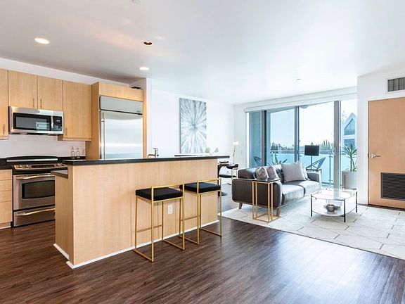2nd image of 8641 Wilshire Blvd #605