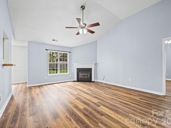 5th image of 1779 Hardy Dr