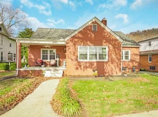 221 3rd St, Paintsville, KY 41240