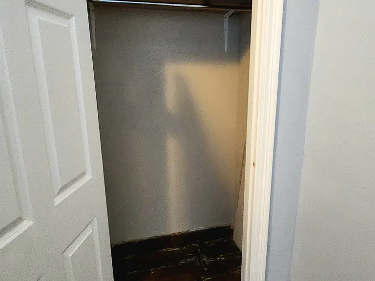 Closet bedroom #2