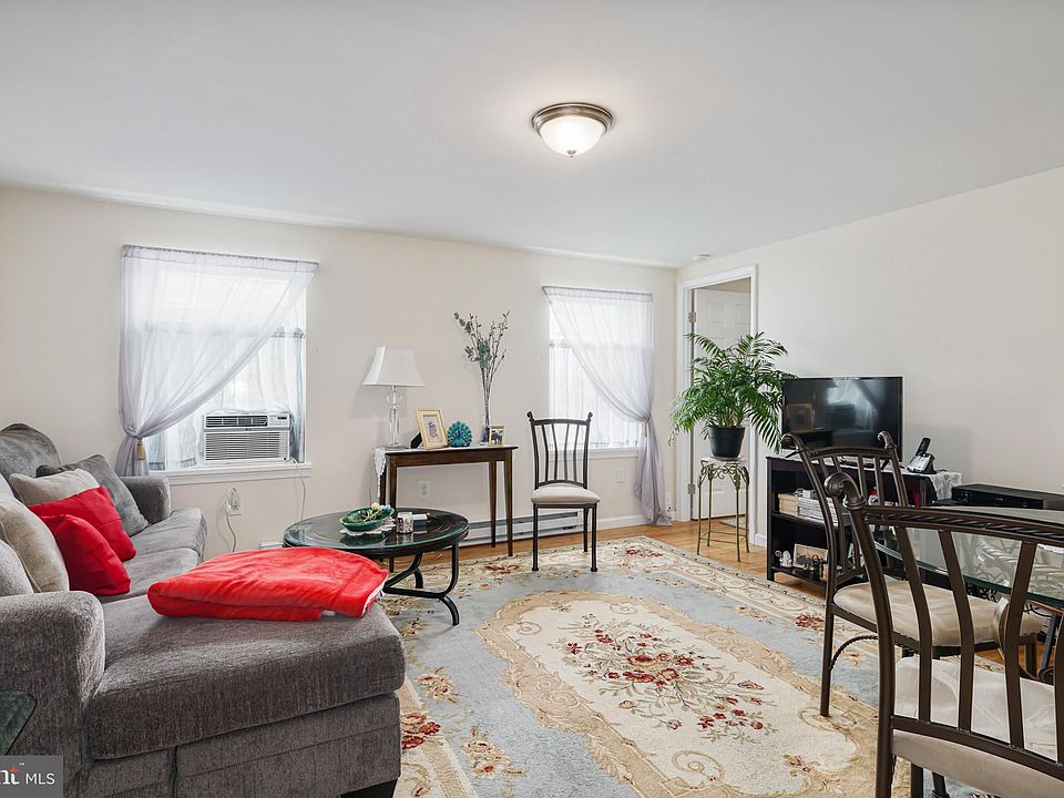 1st image of 2337 S Alder St #1R