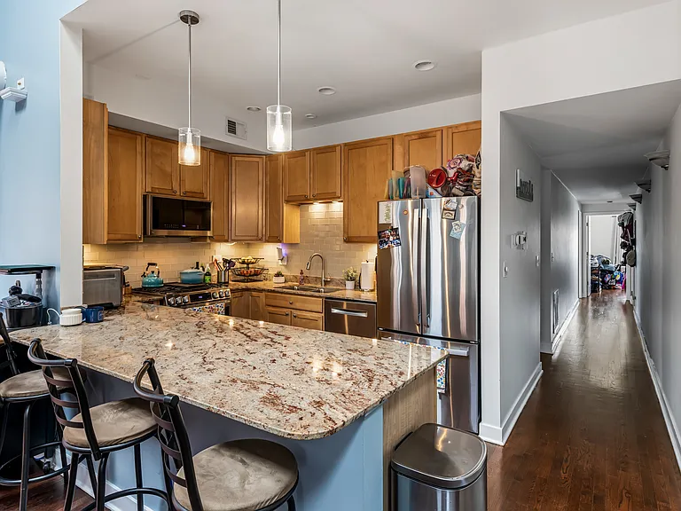 811 W Superior St #4 — Photo 8