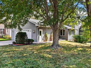 3592 Vista Park Dr, Iowa City, IA 52245