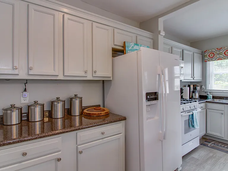 1273 Little Bay Ave — Photo 6
