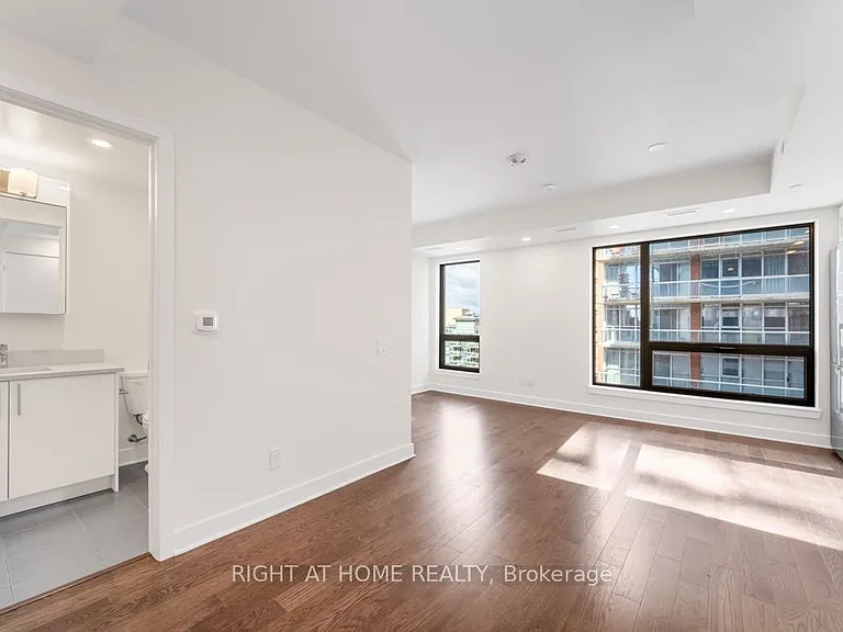 180 George St #1403 — Photo 2