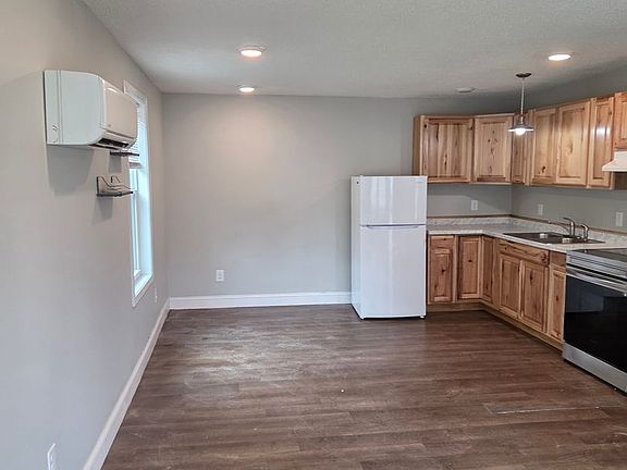 5th image of 1744 Granby Rd