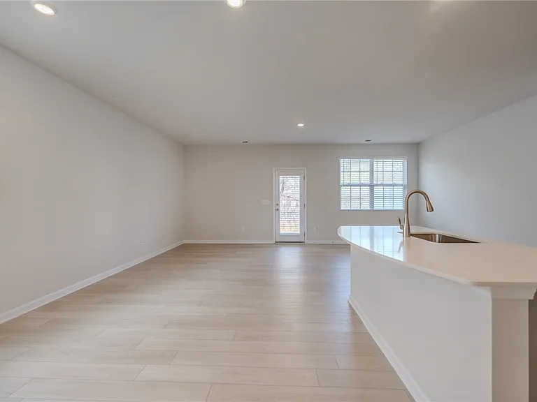 14 Loebner Ln — Photo 12