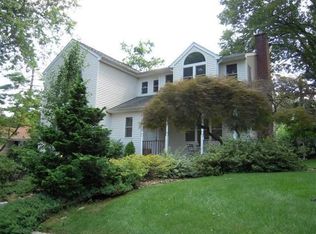 6 Coolidge Ave, Glen Head, NY 11545