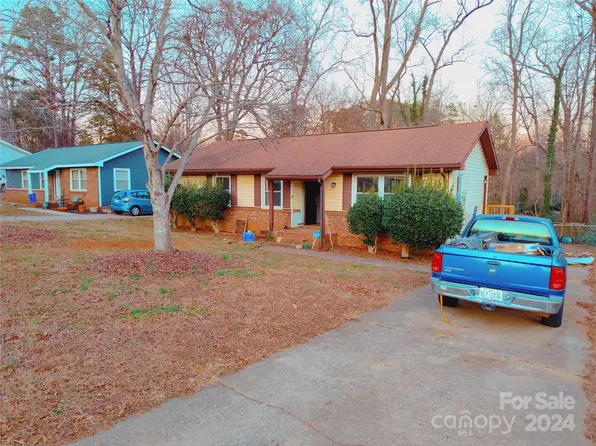 3318 Autumn Ridge Dr, Charlotte, NC 28269