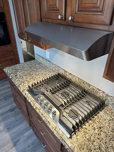 3 bed, 912 sqft, $2,100 — Photo 3