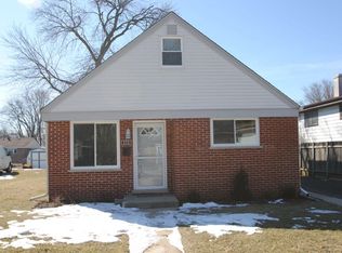 906 Cedar St, Willow Springs, IL 60480