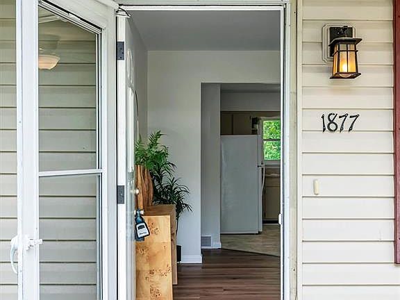 4th image of 1877 Forest Ln