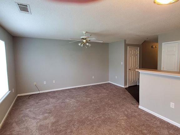 3rd image of 181 Swaying Pine Ct