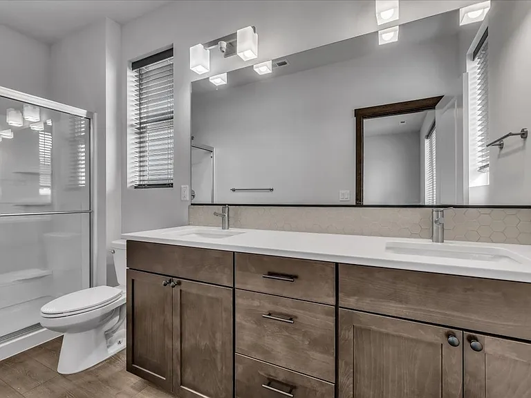 2905 N Corvus St — Photo 15