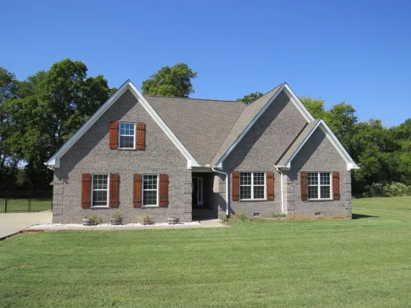 135 Stonecreek Dr, Pulaski, TN 38478