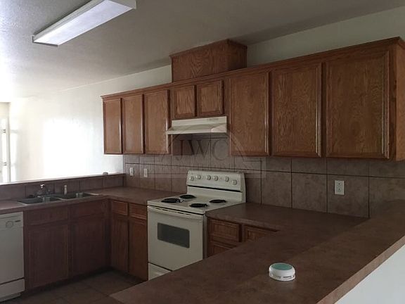 3rd image of 506 E Beeline Ln