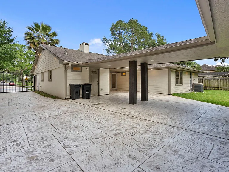 2402 Chimney Rock Rd — Photo 32