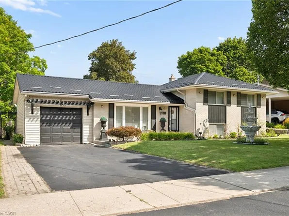 285 Stonybrook Dr, Kitchener, ON N2M 4L8