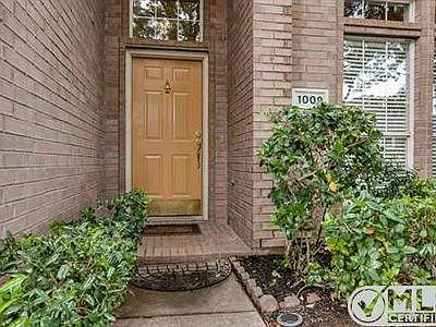 1009 Spanish Oak Dr — Photo 2