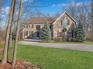 5425 Chancery Rd, Gurnee, IL 60031