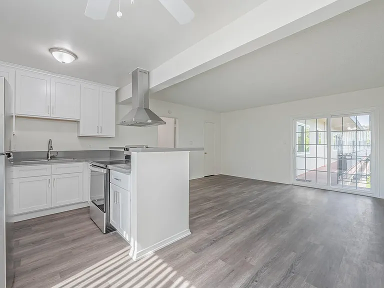 1130 Marine Avenue — Photo 1