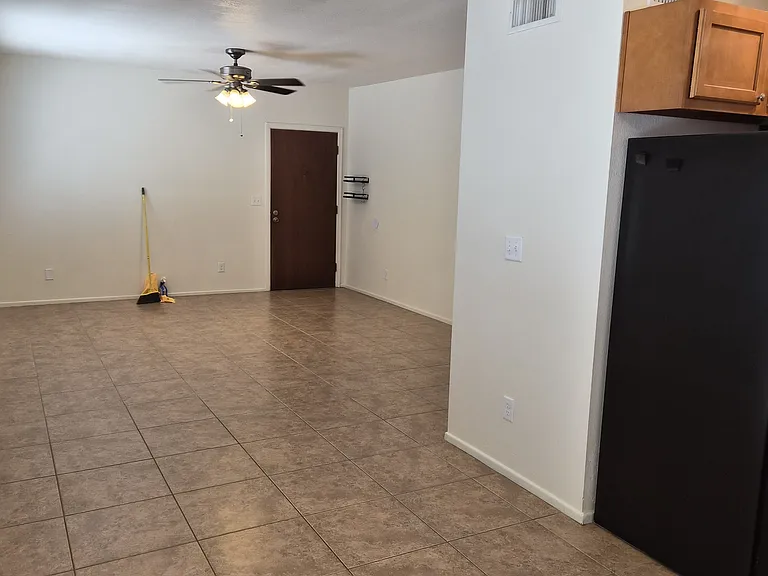 2642 N Calle De Romy — Photo 3