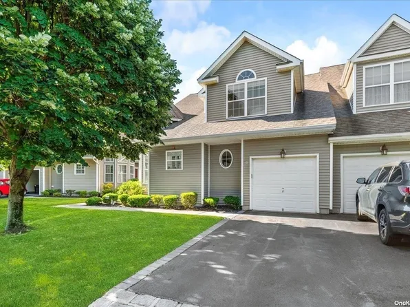 41 Halley Lane #41, Miller Place, NY 11764