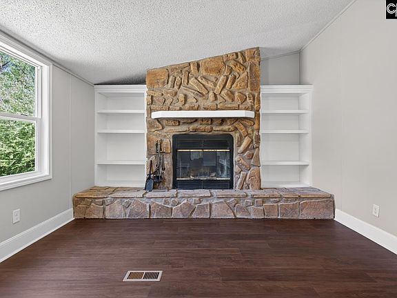 2nd image of 932 Haven Rd