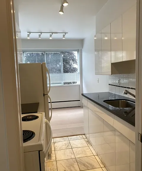 1906 Nelson St #403 — Photo 8