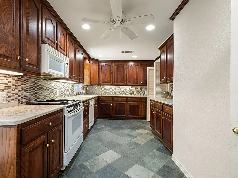 3881 Gaspar Dr — Photo 20