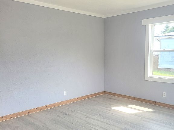 2nd image of 404 NW 7th Ave APT A