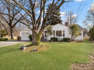 15 Sarah Teft Dr, Warwick, RI 02889