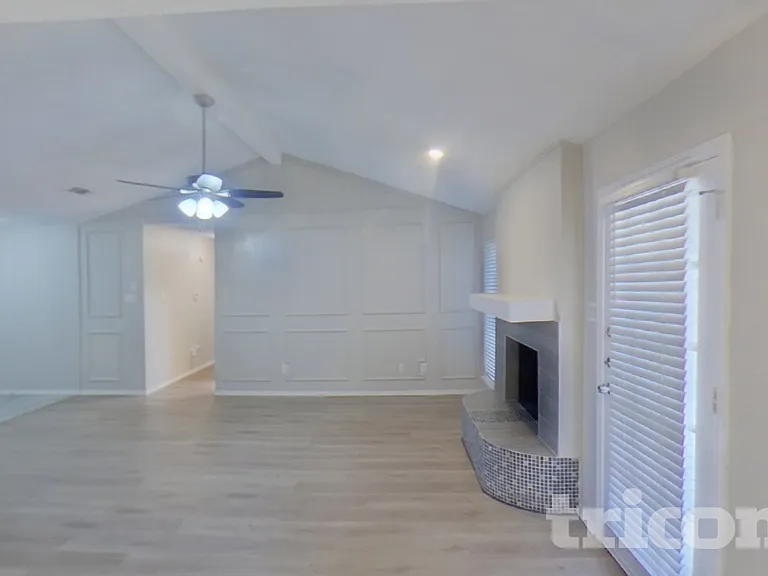 3910 Lillie St — Photo 4