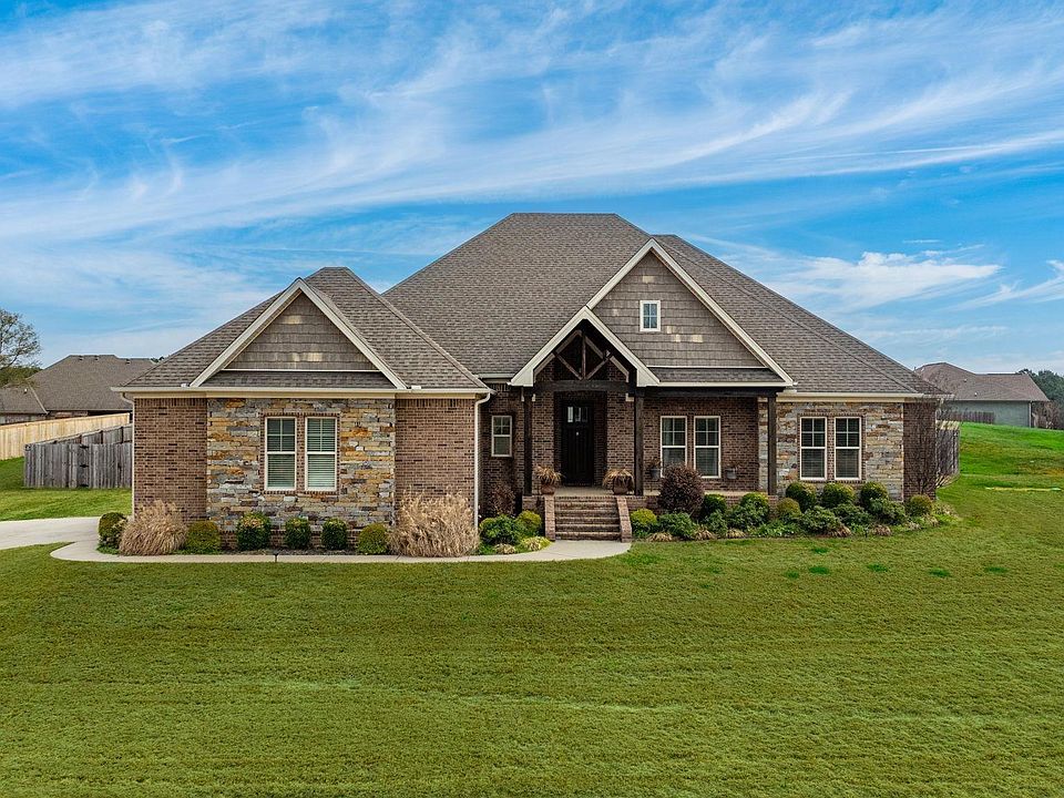 1st image of 8 Sablewood Dr