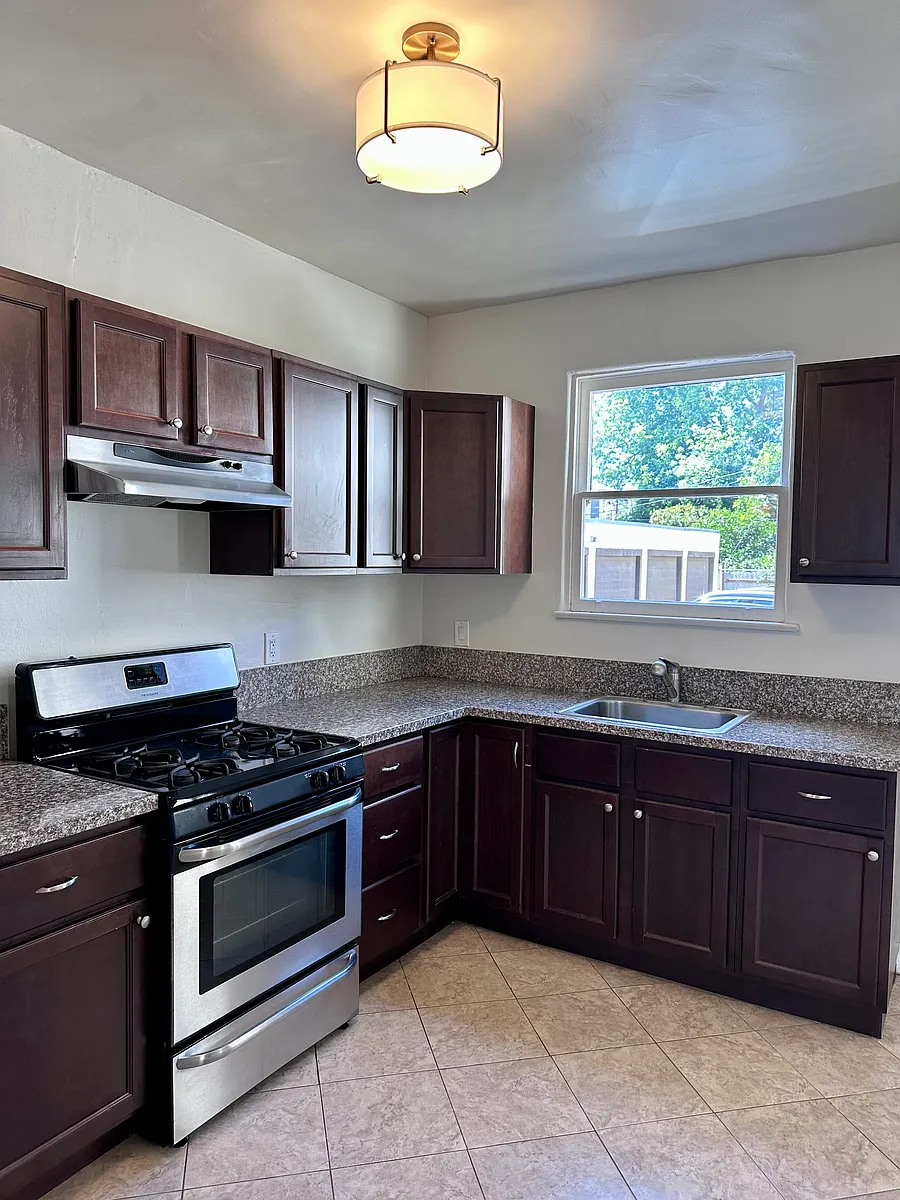 Kitchen - 419 Vance St