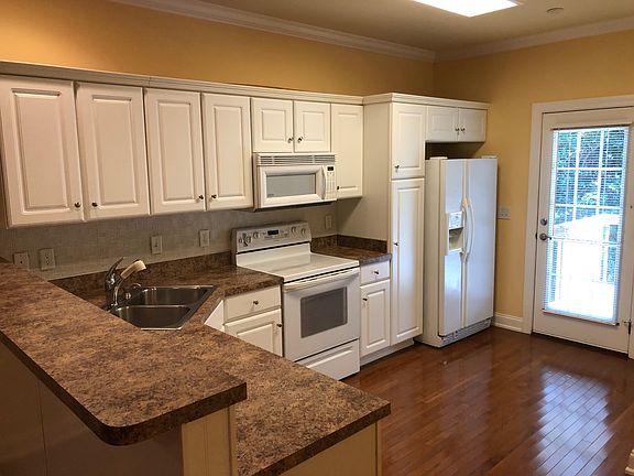 Kitchen with all appliances