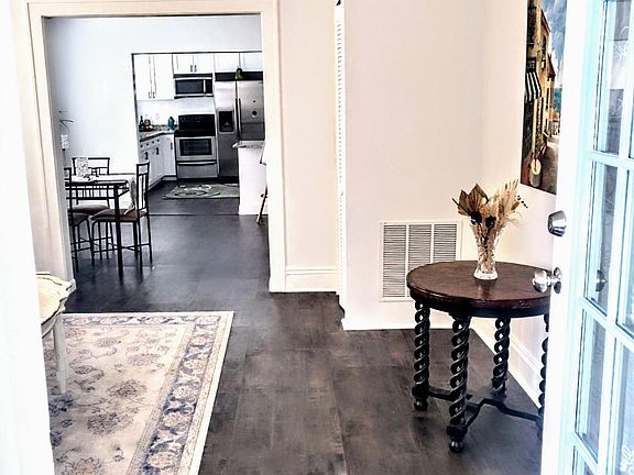 4th image of 306 W 25th St