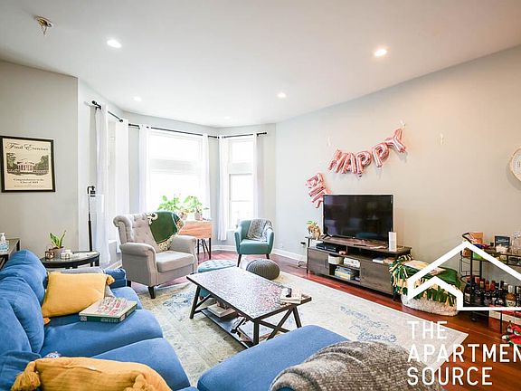 3rd image of 665 W Cornelia Ave APT 1