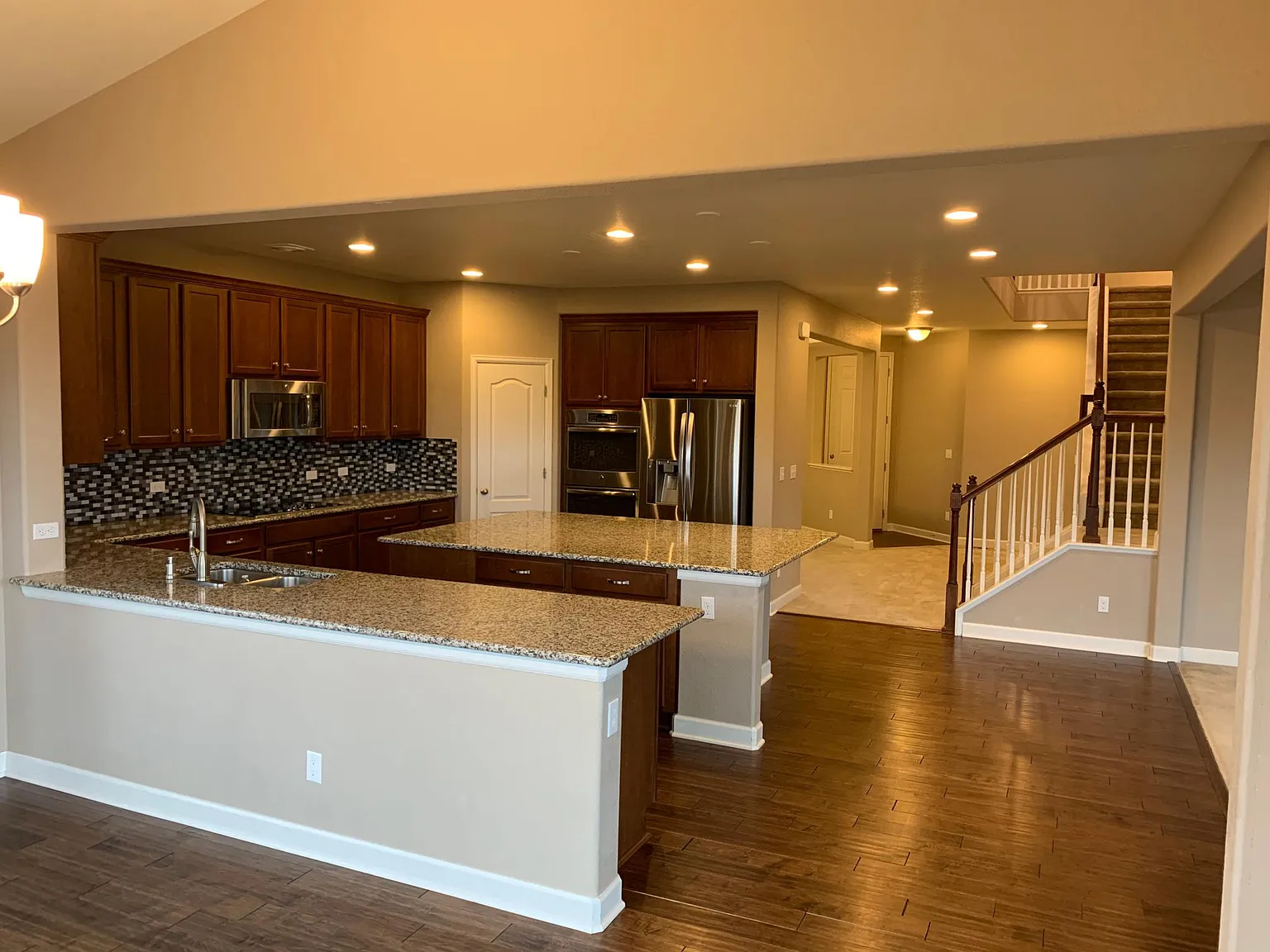 5 bed, 3200 sqft, $3,500 — Photo 2