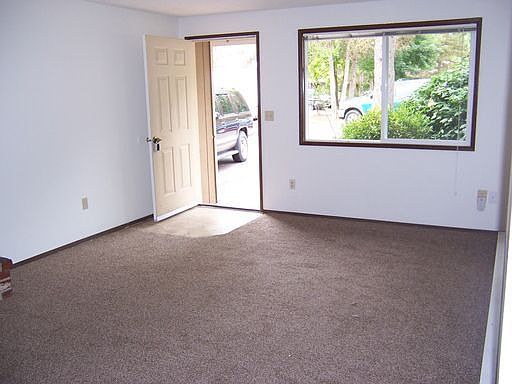 2nd image of 920 NE 21st Ave