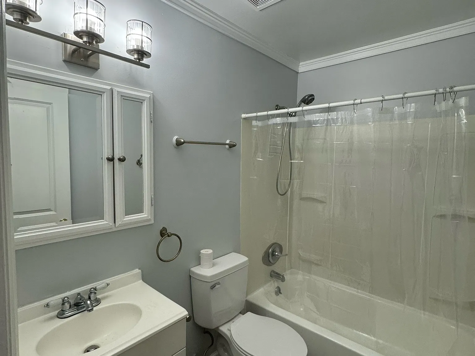 2714 Evergreen Ct — Photo 3