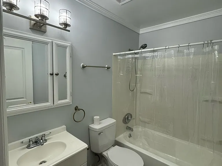 2714 Evergreen Ct — Photo 2