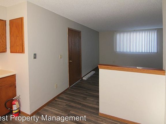 5th image of 934 Boston Way