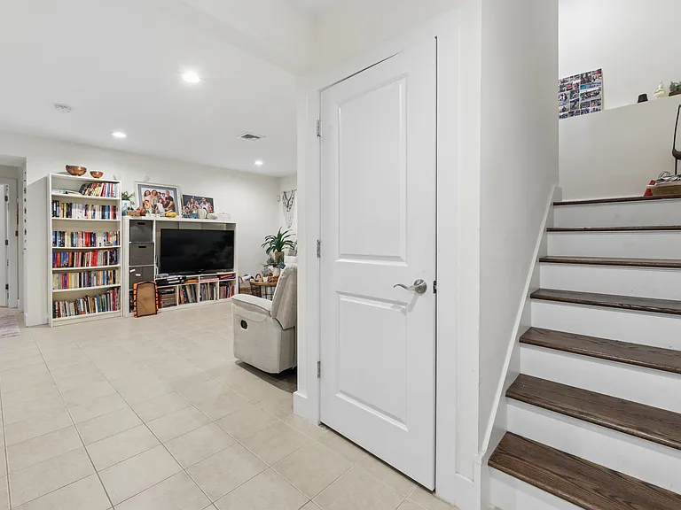 294-296 Tenafly Rd — Photo 15
