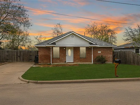 314 Moss St, Bryan, TX 77803
