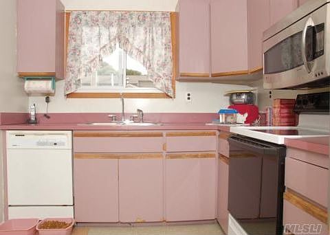eat in kitchen