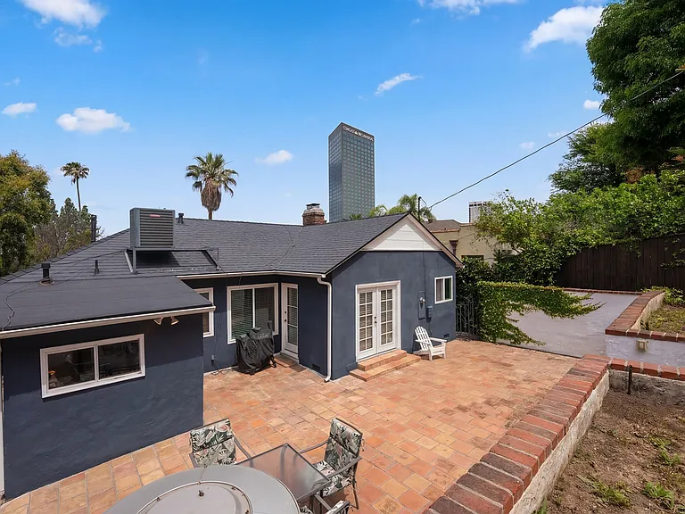 3740 Lankershim Blvd — Photo 17