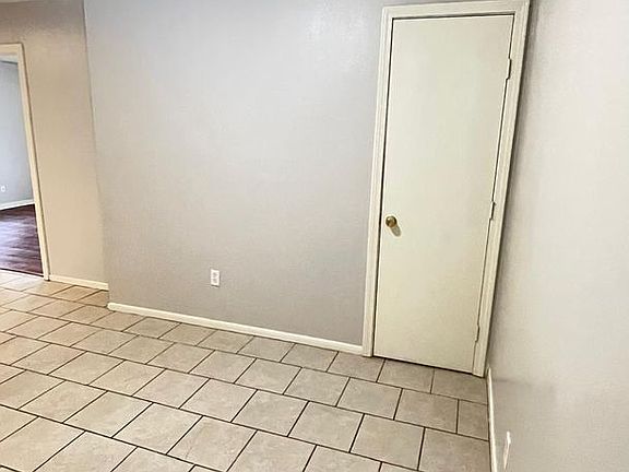 3rd image of 3210 Shannon Ave