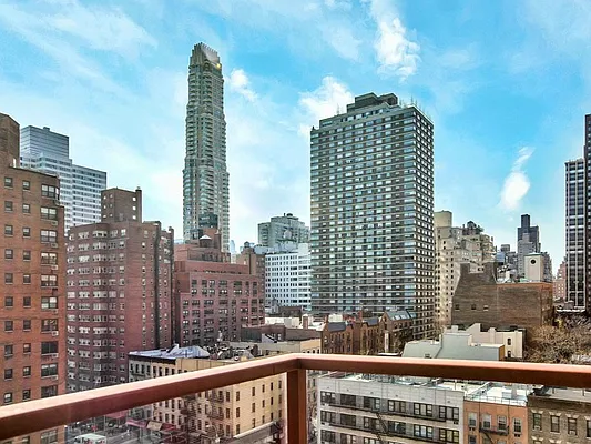 Sold by Sotheby's International Realty | media 32