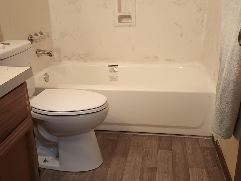 brand new flooring, Toilets And Tub